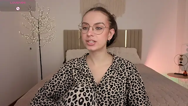 Real cutie1 online show from 05/16/26, 01:10
