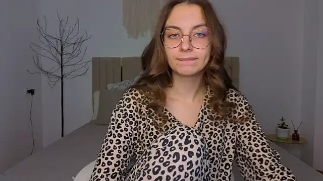 Real cutie1 online show from 12/01/25, 02:18