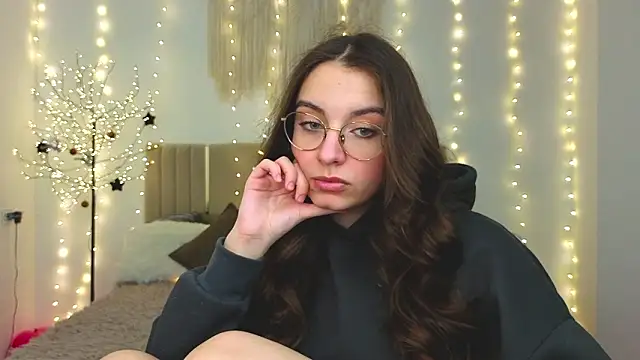 Real cutie1 online show from 02/04/26, 02:01