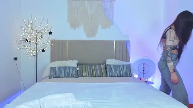 Real cutie1 online show from 02/09/26, 01:53