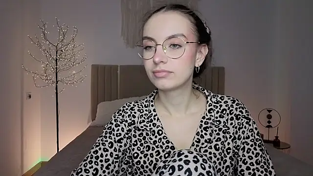 Real cutie1 online show from 03/25/26, 01:43