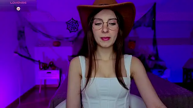 Real cutie1 online show from 10/31/25, 07:32