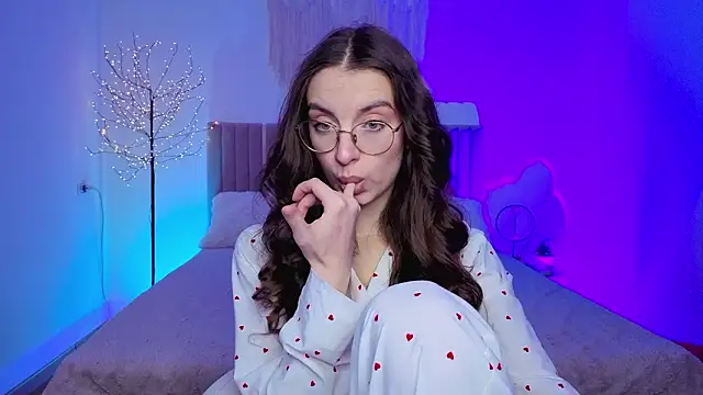 Real cutie1 online show from 03/06/26, 01:50