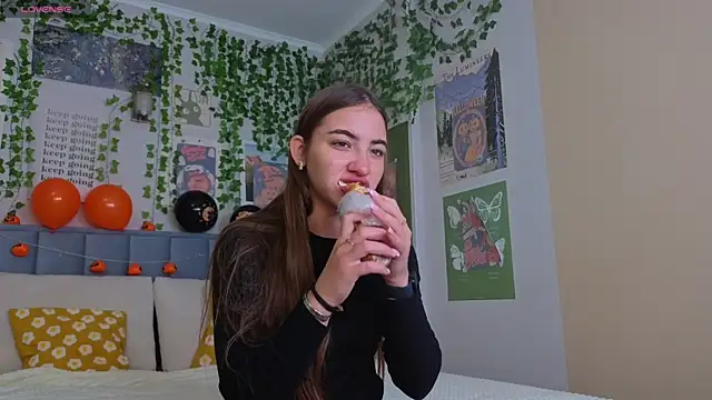 Ashley Pierce online show from 11/03/25, 06:18