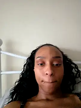 Snapshot of Hazel_Dollxx chatting on 03/31/26, 05:37 Hazel Dollxx online show from 03/31/26, 05:37