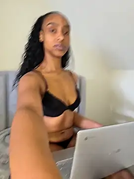 Snapshot of Hazel_Dollxx chatting on 05/18/26, 10:42 Hazel Dollxx online show from 05/18/26, 10:42