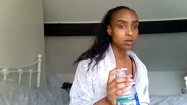 Snapshot of Hazel_Dollxx chatting on 06/19/26, 04:35 Hazel Dollxx online show from 06/19/26, 04:35