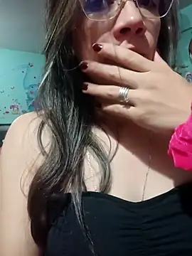 Chriss girl of imaginatio online show from 11/25/25, 02:01