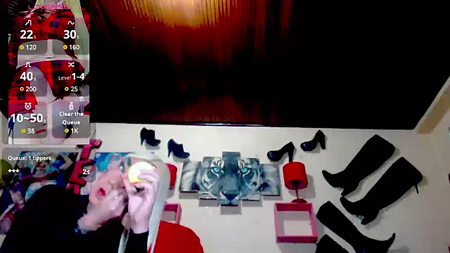 Snapshot of blondehot5v chatting on 10/01/25, 12:20 blondehot5v online show from 10/01/25, 12:20