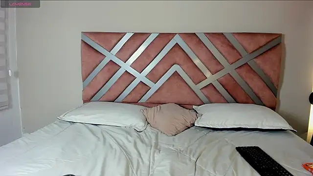 Rachell criss online show from 10/18/25, 03:41