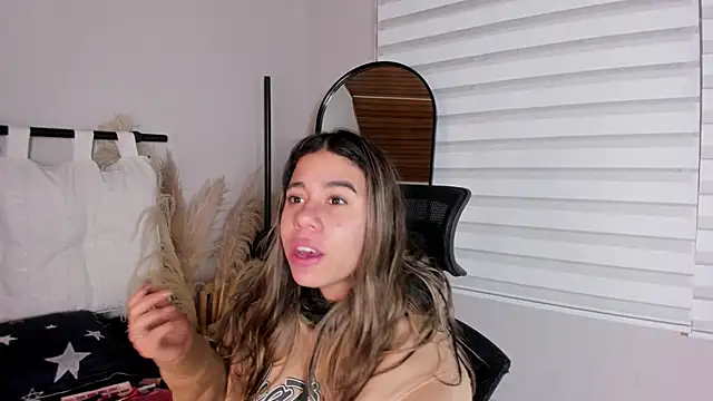 Rachell criss online show from 11/06/25, 04:16