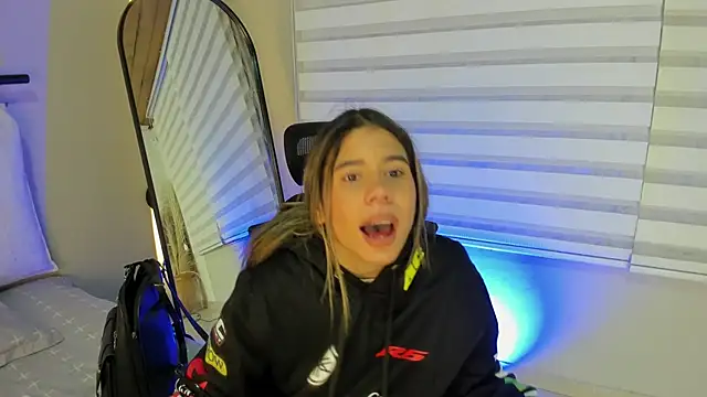 Rachell criss online show from 11/26/25, 04:01