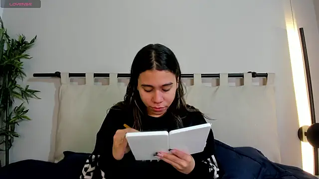 Rachell criss online show from 04/29/26, 03:54