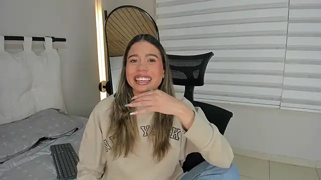 Rachell criss online show from 11/28/25, 04:01