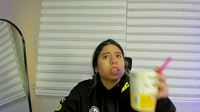 Rachell criss online show from 11/15/25, 03:54