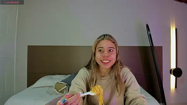 Rachell criss online show from 05/15/26, 04:10