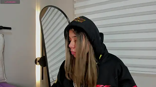 Rachell criss online show from 12/18/25, 04:17