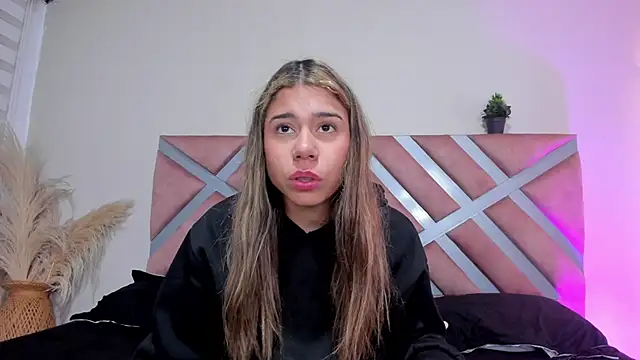 Rachell criss online show from 06/02/26, 04:23