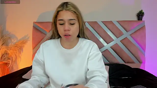 Rachell criss online show from 05/28/26, 03:58