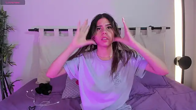 Snapshot of Rachell_criss chatting on 02/28/26, 04:12 Rachell criss online show from 02/28/26, 04:12