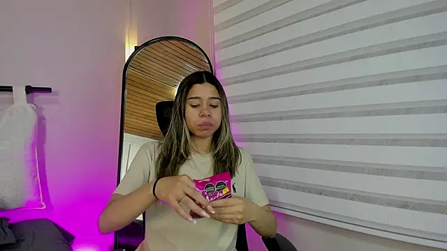 Rachell criss online show from 09/11/25, 04:12