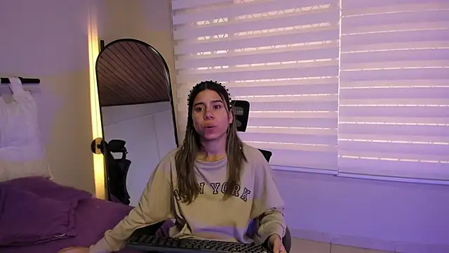 Rachell criss online show from 10/06/25, 06:08