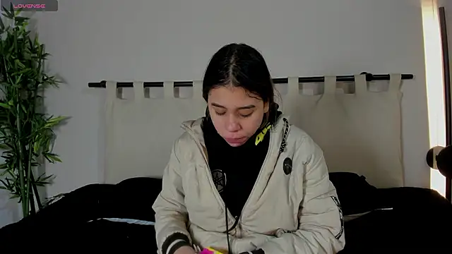 Snapshot of Rachell_criss chatting on 02/14/26, 04:02 Rachell criss online show from 02/14/26, 04:02