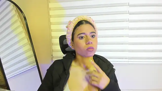 Rachell criss online show from 11/14/25, 04:05