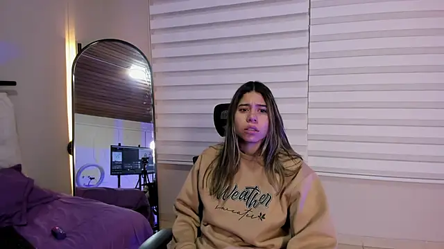 Rachell criss online show from 10/04/25, 04:03