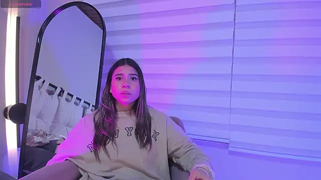 Snapshot of Rachell_criss chatting on 02/25/26, 04:01 Rachell criss online show from 02/25/26, 04:01