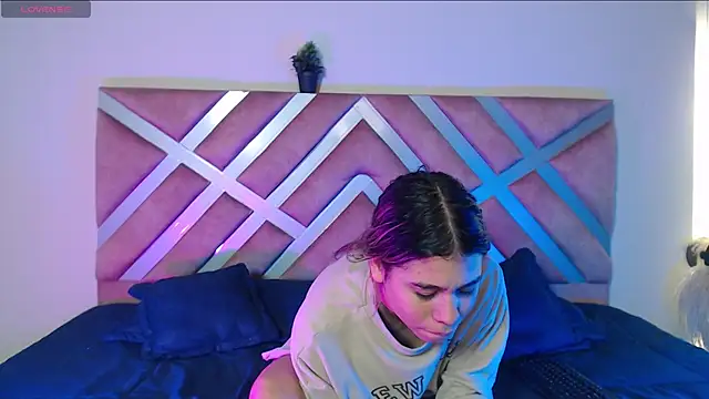 Rachell criss online show from 09/26/25, 03:46