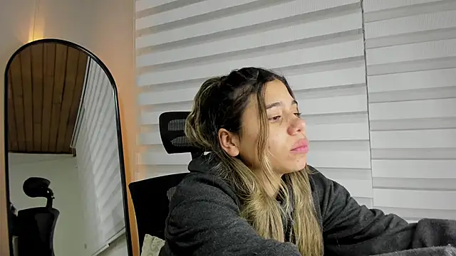 Rachell criss online show from 09/23/25, 03:46