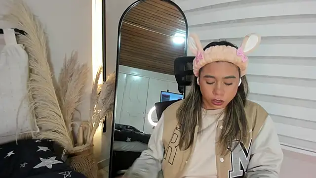 Rachell criss online show from 10/26/25, 03:51