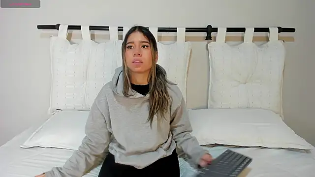 Snapshot of Rachell_criss chatting on 01/15/26, 04:16 Rachell criss online show from 01/15/26, 04:16