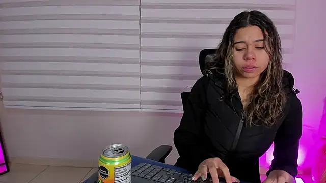 Rachell criss online show from 11/16/25, 04:17