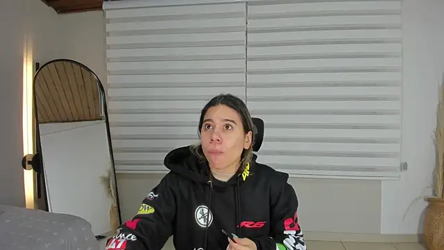 Rachell criss online show from 11/30/25, 04:02