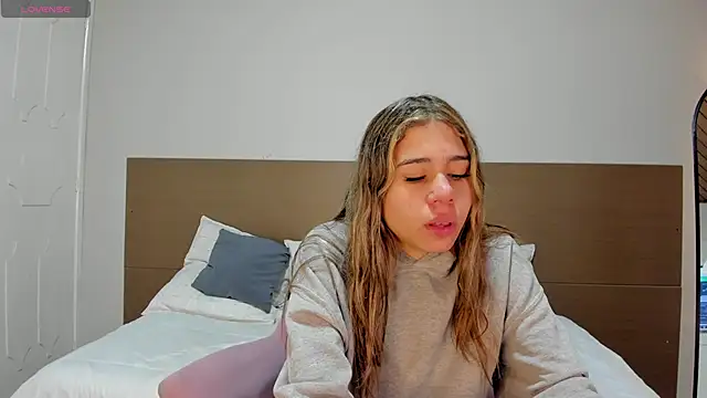 Rachell criss online show from 05/13/26, 03:57