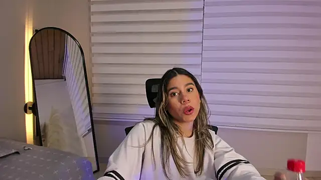 Rachell criss online show from 11/09/25, 04:16