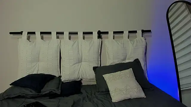 Rachell criss online show from 09/14/25, 04:24