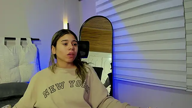 Rachell criss online show from 09/17/25, 04:03