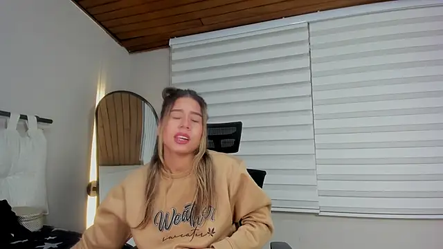 Rachell criss online show from 10/12/25, 04:03