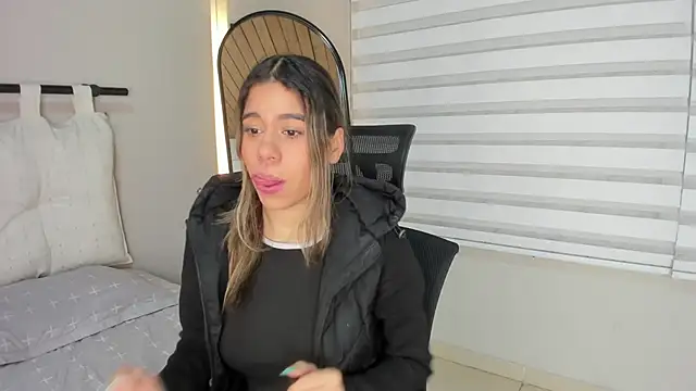 Rachell criss online show from 11/29/25, 04:01