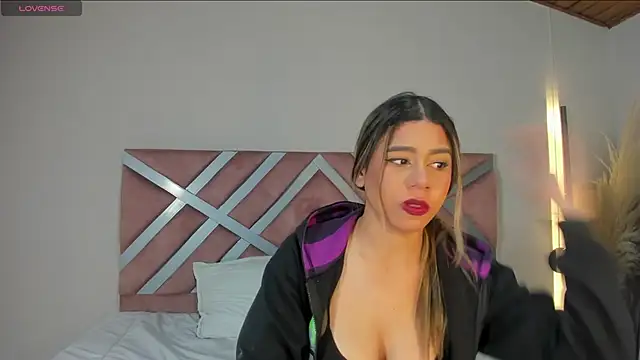 Rachell criss online show from 10/21/25, 04:01