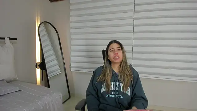 Rachell criss online show from 11/27/25, 04:02