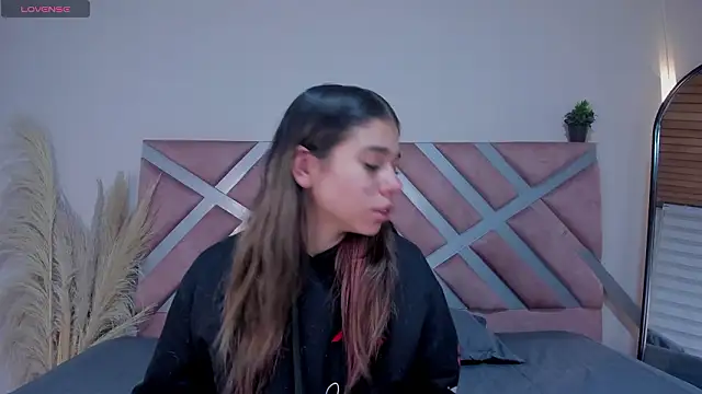 Rachell criss online show from 03/28/26, 04:35