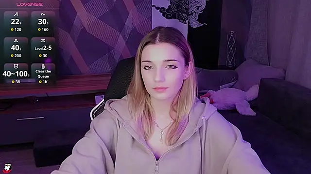 Sandy Belle online show from 11/18/25, 07:28