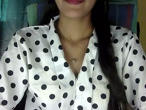 zara Khan0 online show from 10/22/25, 03:50