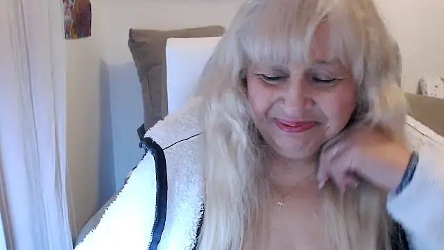 SusiLifeXXX online show from 11/08/25, 11:30