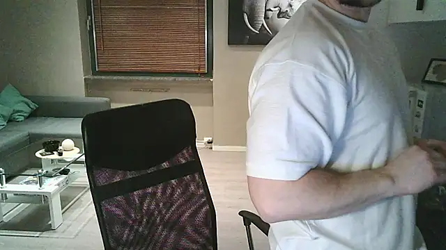 Dartanjanas13 online show from 10/31/25, 08:16