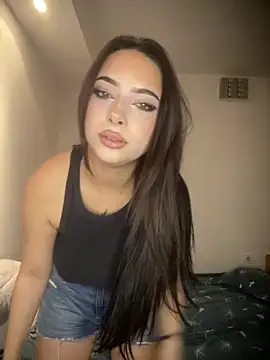 Snapshot of Bella__Booty chatting on 10/25/25, 05:57 Bella Booty online show from 10/25/25, 05:57